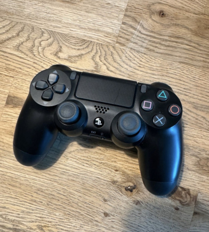 Playstation 4 SLIM 1TB 20 igrica