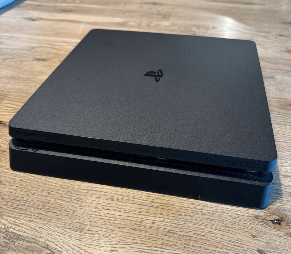 Playstation 4 SLIM 1TB 20 igrica