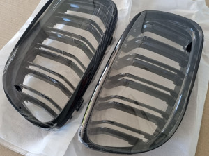 BMW E90 E91 Lci  maska grill  piano crna NOVO !!!