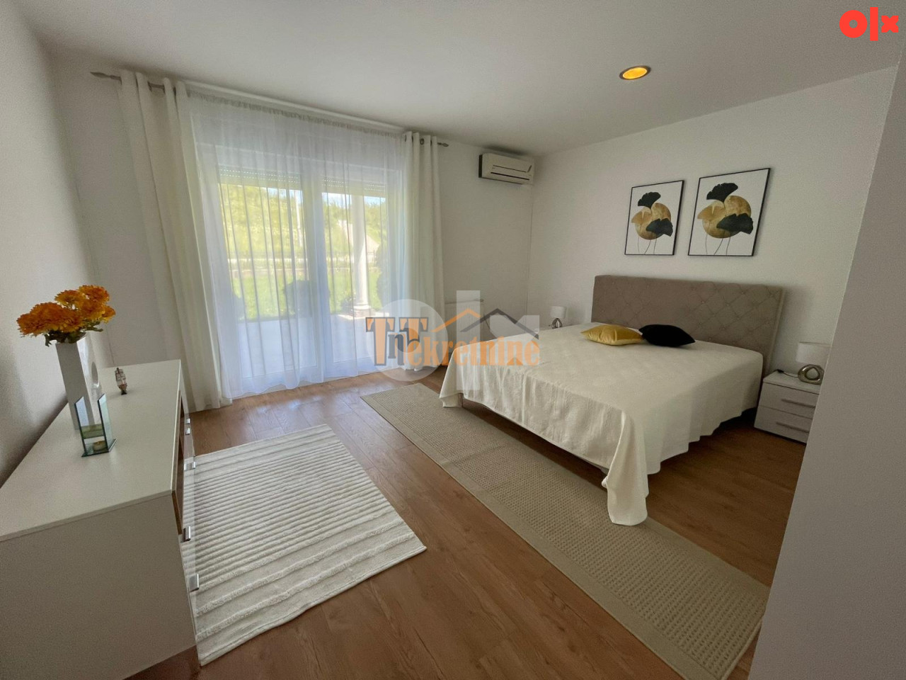Komforan trosoban stan 120 m2 - Motike 11