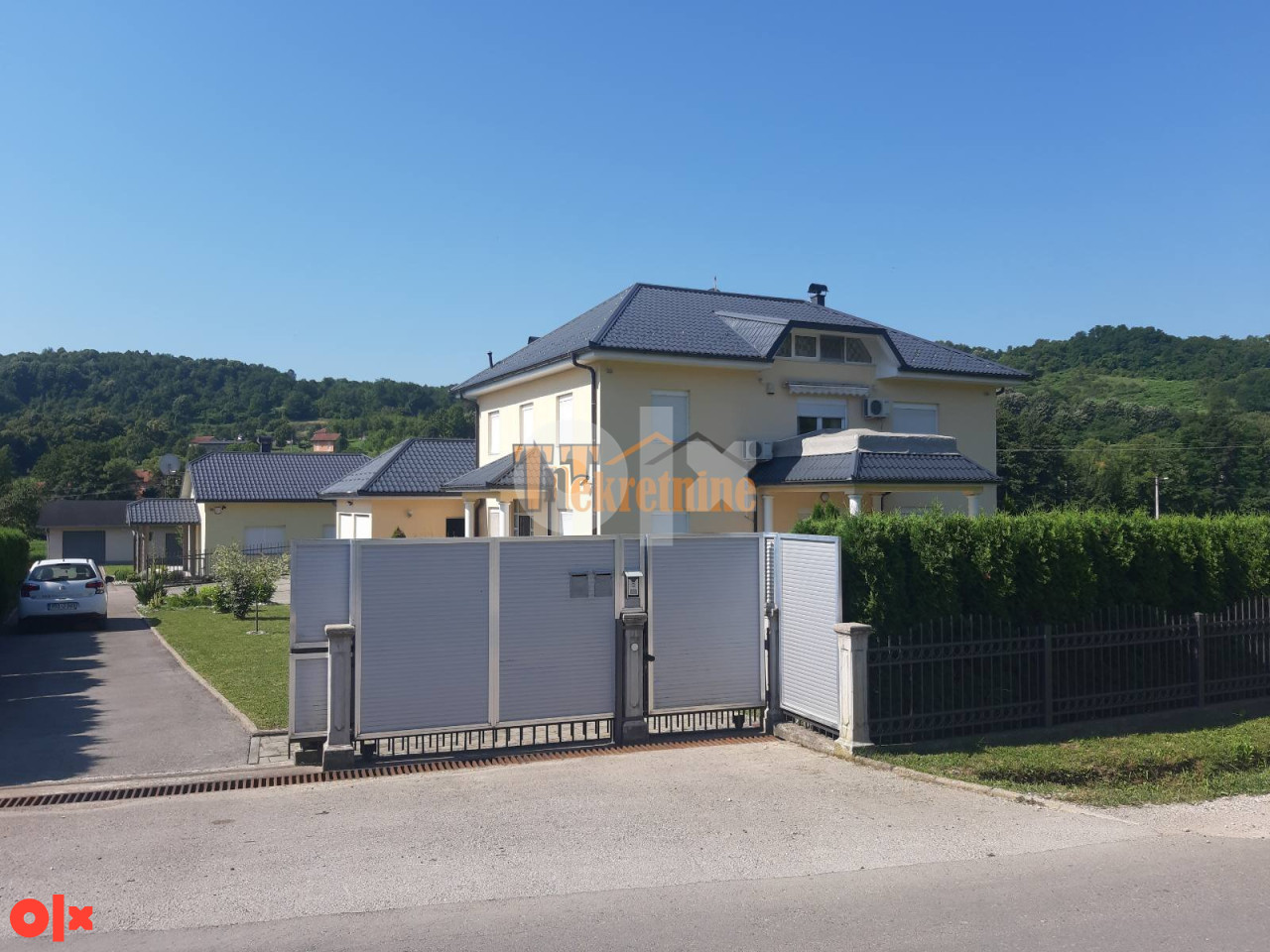 Komforan trosoban stan 120 m2 - Motike