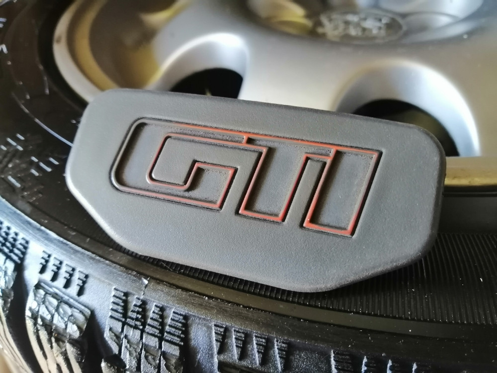 Peugeot 205 gti pezo znak volana