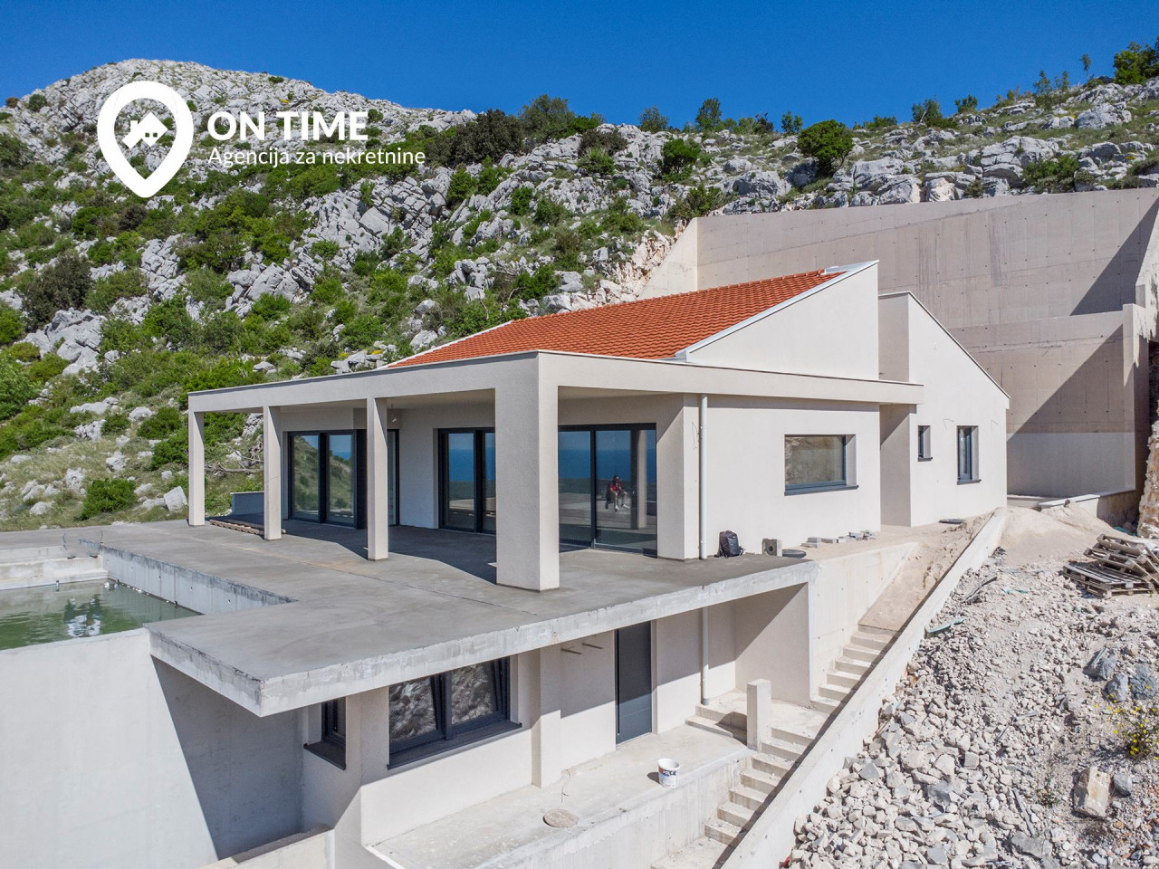 ONTIME prodaje: Vila sa bazenom, Ivanica