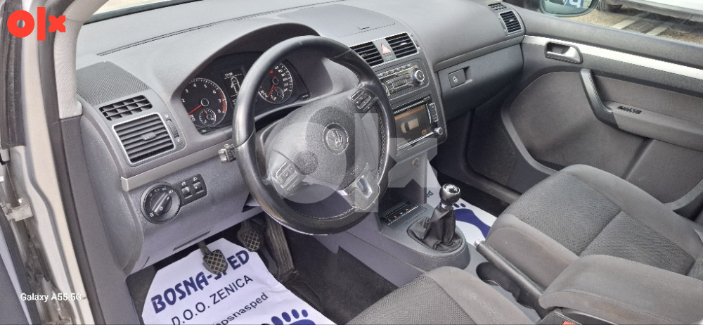 Volkswagen  Touran 1.2 TSI 77 KW NAVI KAMERA