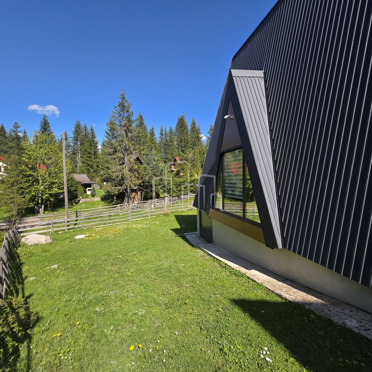 Nova vikend vila površine 110m2 Dvorišta Jahorina 6