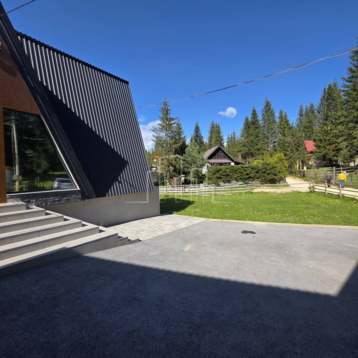 Nova vikend vila površine 110m2 Dvorišta Jahorina 10