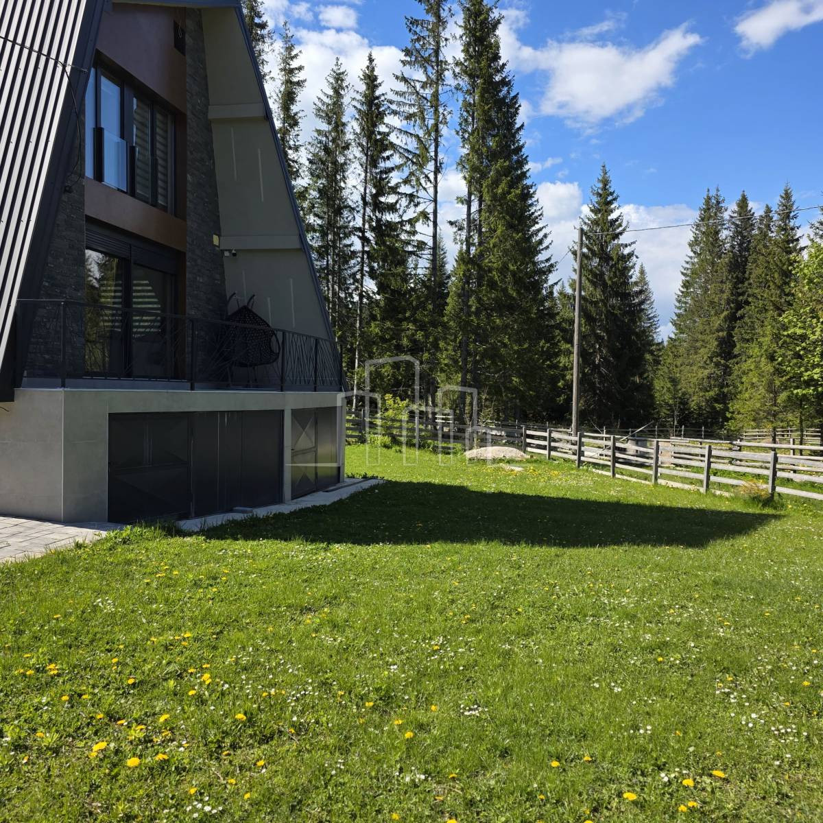 Nova vikend vila površine 110m2 Dvorišta Jahorina 11