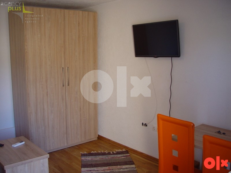 Iznajmljuje se  garsonjera Avenija Mostar.