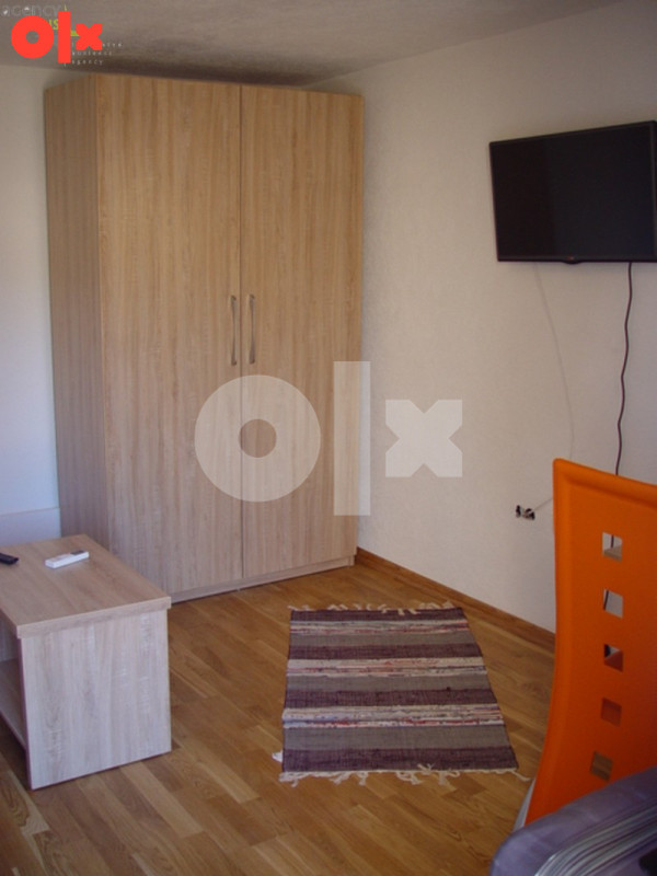 Iznajmljuje se  garsonjera Avenija Mostar.