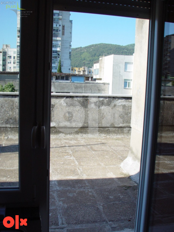Iznajmljuje se  garsonjera Avenija Mostar.