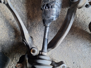 PREDNJA DESNA POLUOSIVINA BMW F10