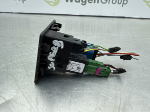 Usb aux prekidac Škoda Superb 2017 (fotografija 2)