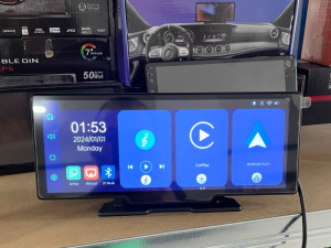 Prenosiva auto multimedija carplay