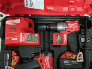 Milwaukee aku set busilica  odvijac