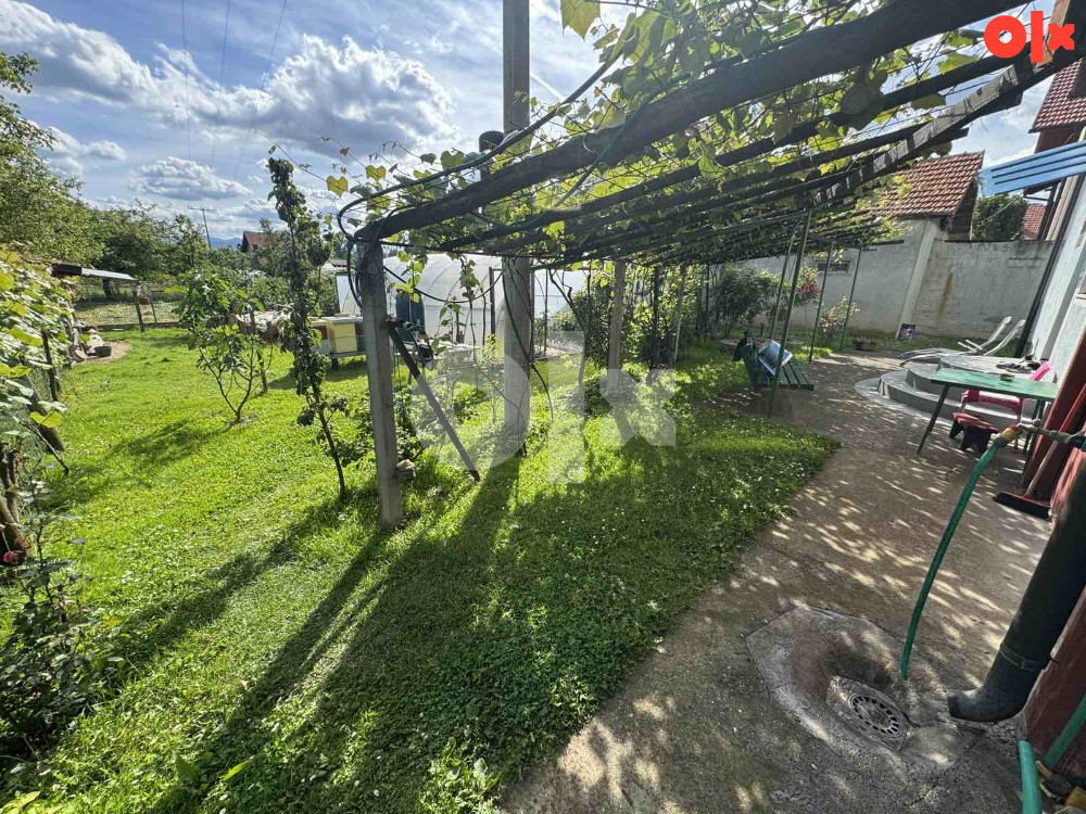 Stambeno poslovni objekat i dvorište, Sarači-Kalesija 7