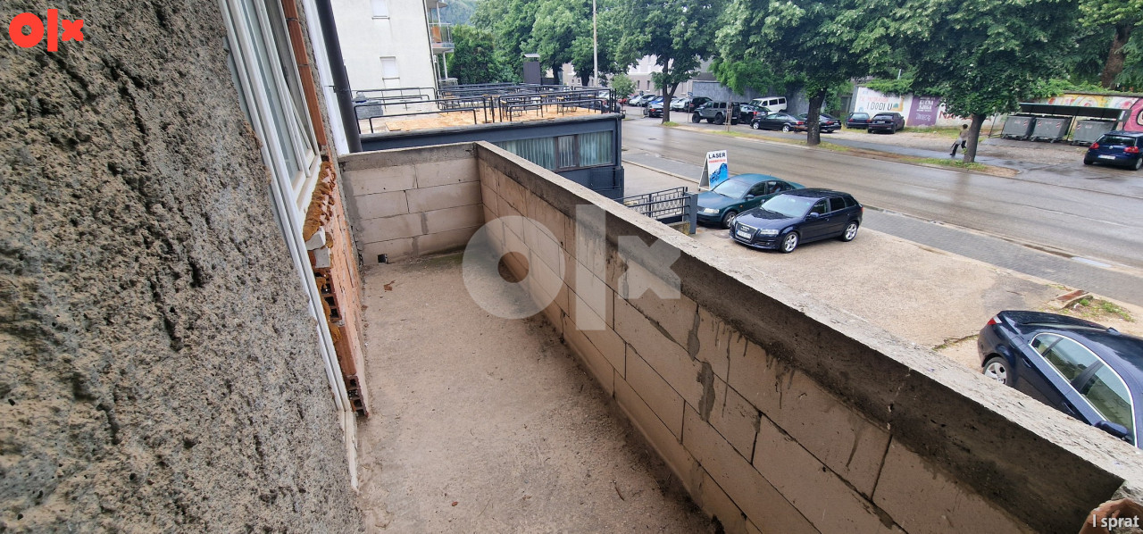 Kuća sa tri zasebna stana i poslovnim prostorom 9