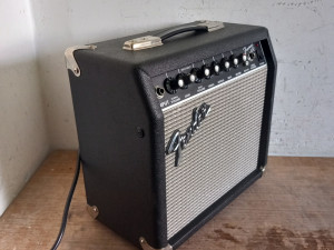 Extra gitarsko pojačalo FENDER Frontman 15 R