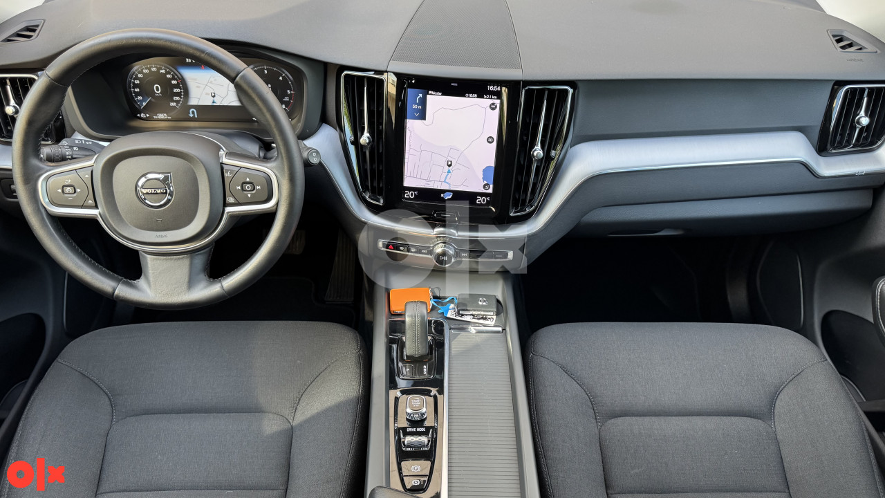 VOLVO XC60 2.0 4x4 "Momentum" Full LED Virtual Kamera Keyless 21G