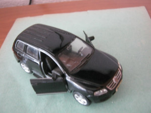 Autić maketa TUAREG TOUAREG 1/42