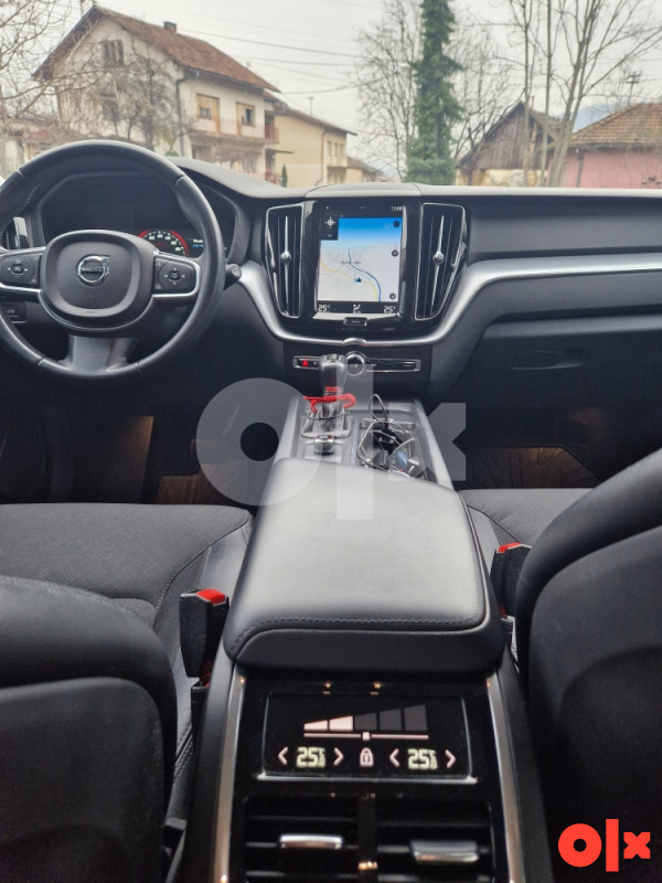 Volvo XC 60 2.0 140KW 4X4 MODEL 2020 GOD EXTRA STANJE REGISTROVAN