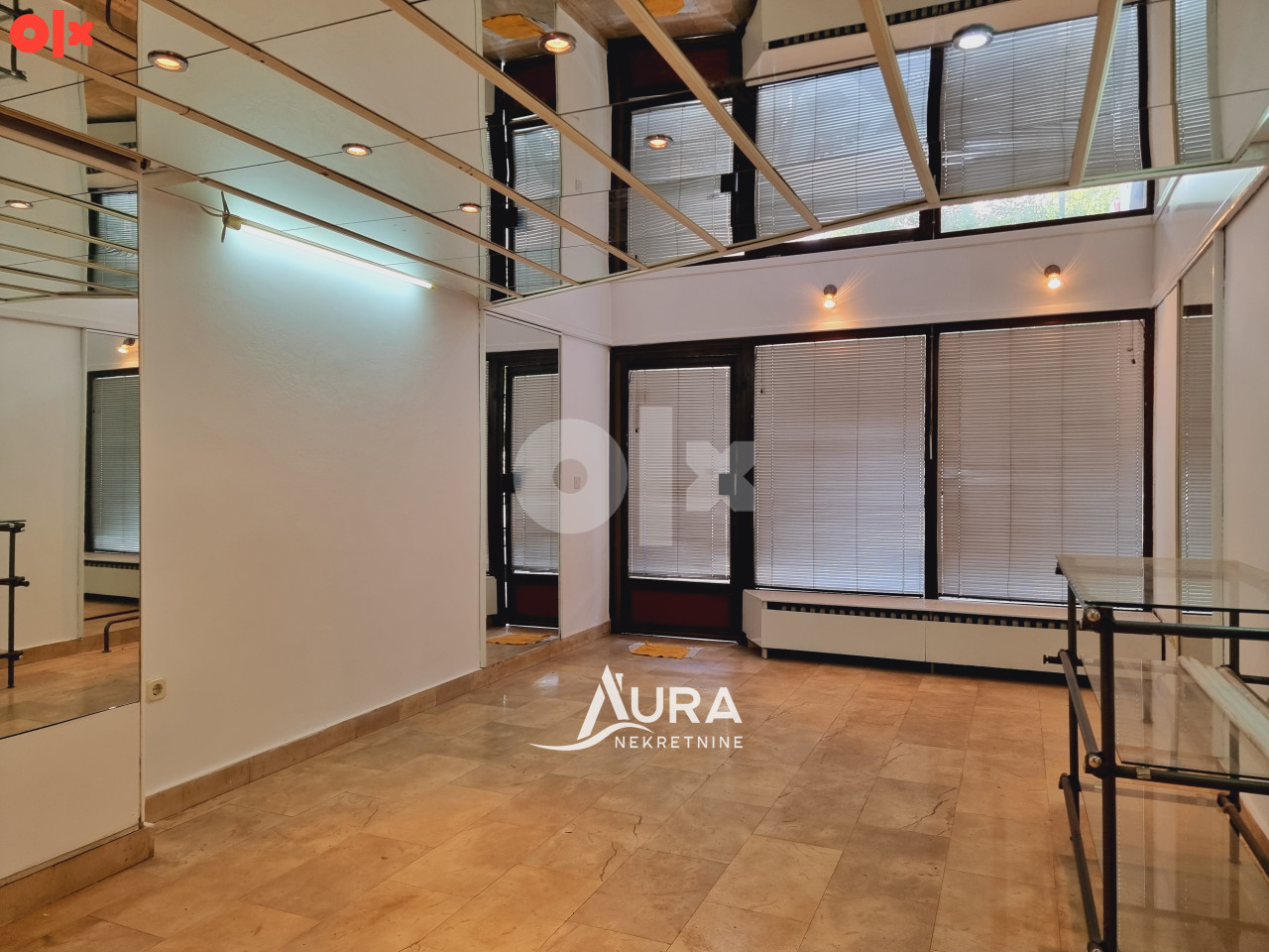 AURA/ Poslovni prostor 68m2 / Grbavica 5