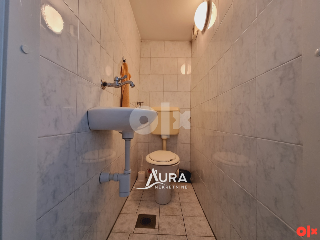 AURA/ Poslovni prostor 68m2 / Grbavica 11