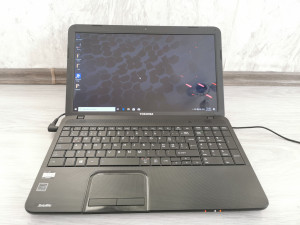 Laptop Toshiba AMD APU 8GB RAM 320GB HDD 15.6" 1,5h