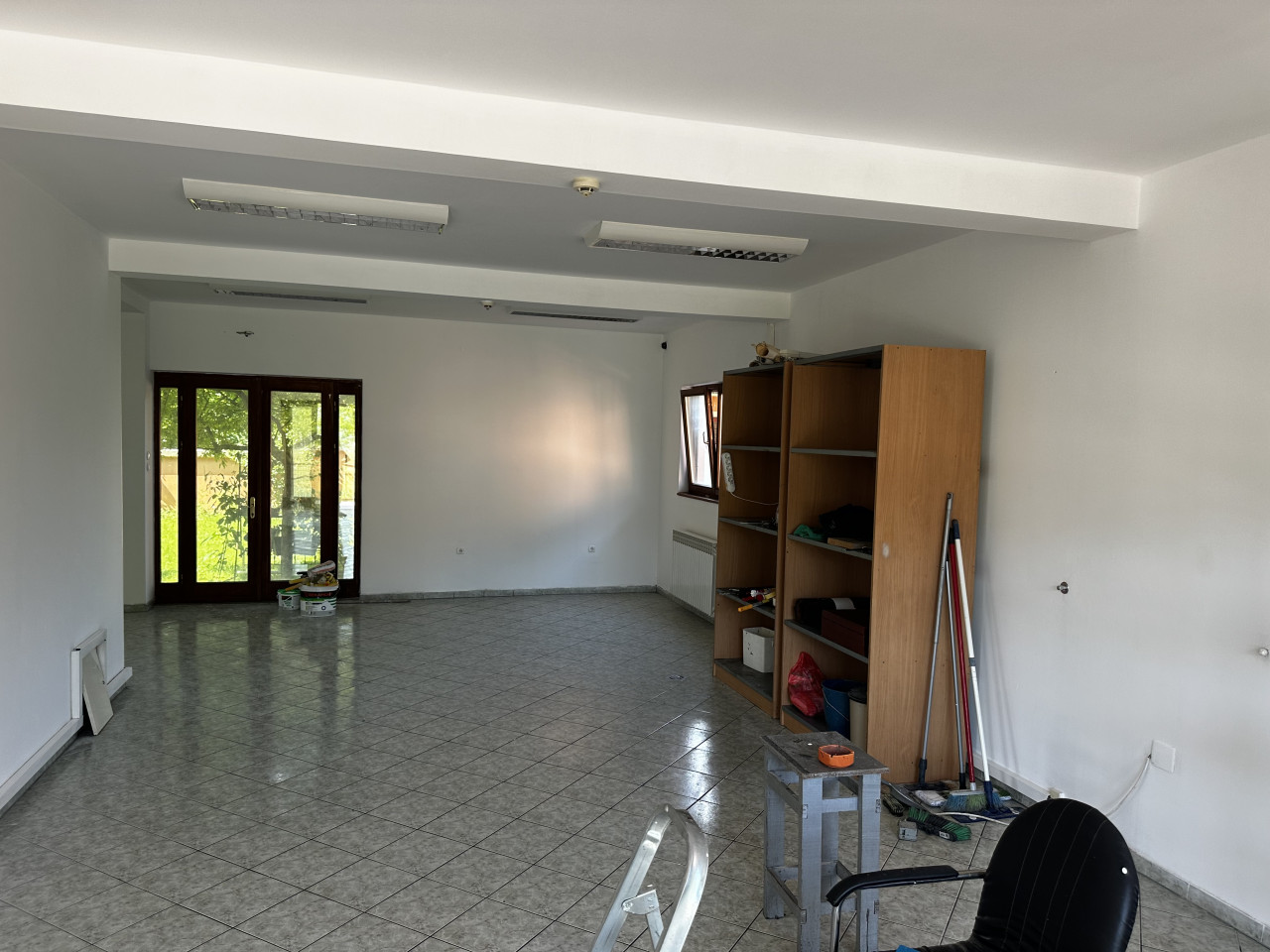 Poslovni prostor za najam - 90 m2