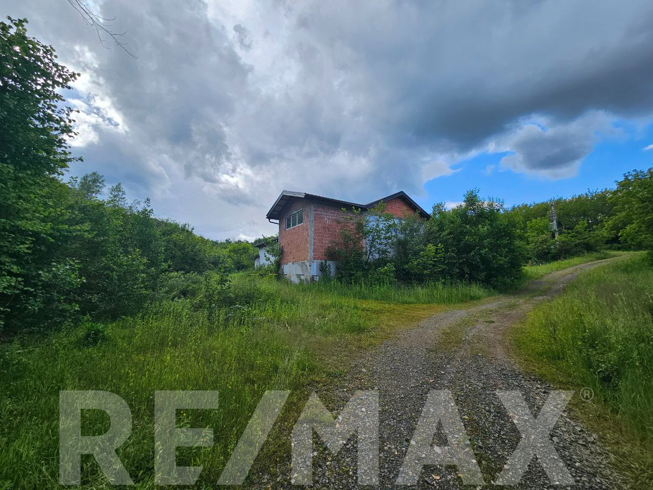 Parcela za biznis projekte: izvor, šuma, hala - Kozarska Dubica 2