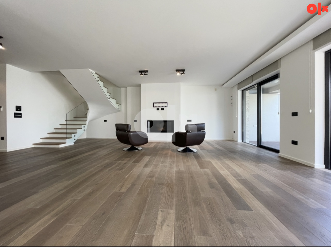 Luksuzan dvoetažni stan 220m2 sa 100m2 bašte Grbavica 2