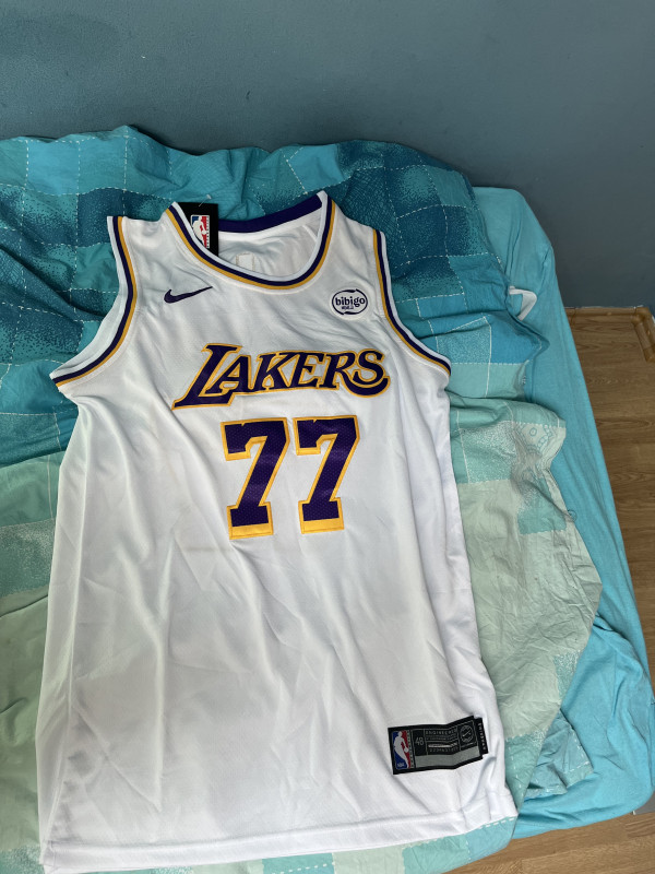 Dres Luke Dončića, Lakers #77