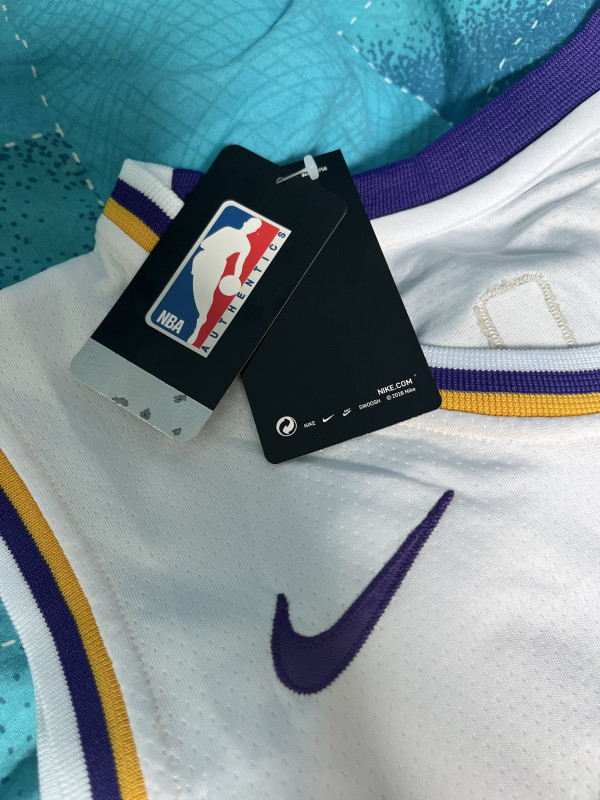 Dres Luke Dončića, Lakers #77