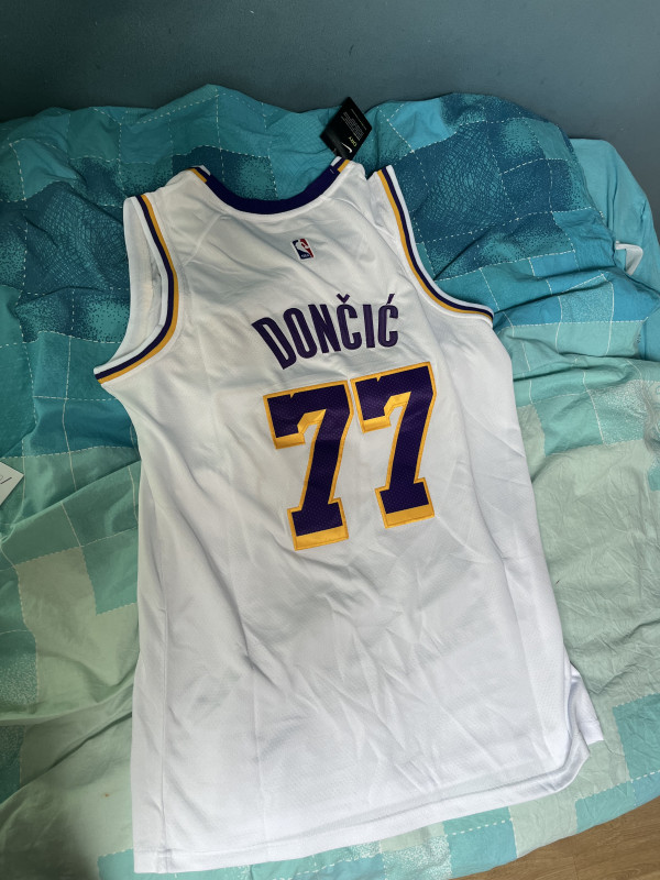 Dres Luke Dončića, Lakers #77