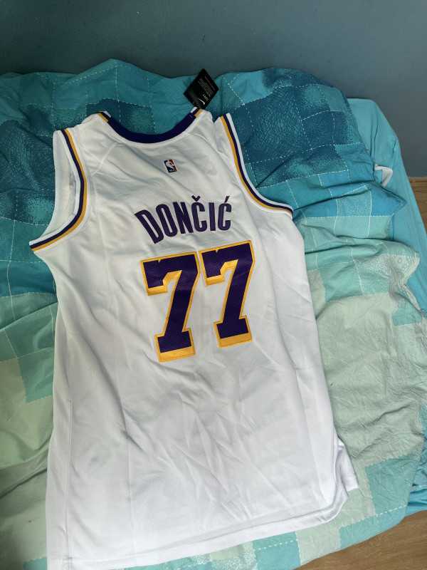 Dres Luke Dončića, Lakers #77