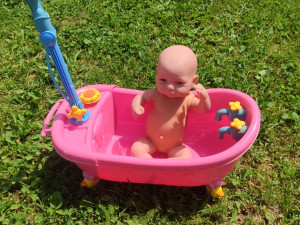 Igračka kada sa bebom za kupanje