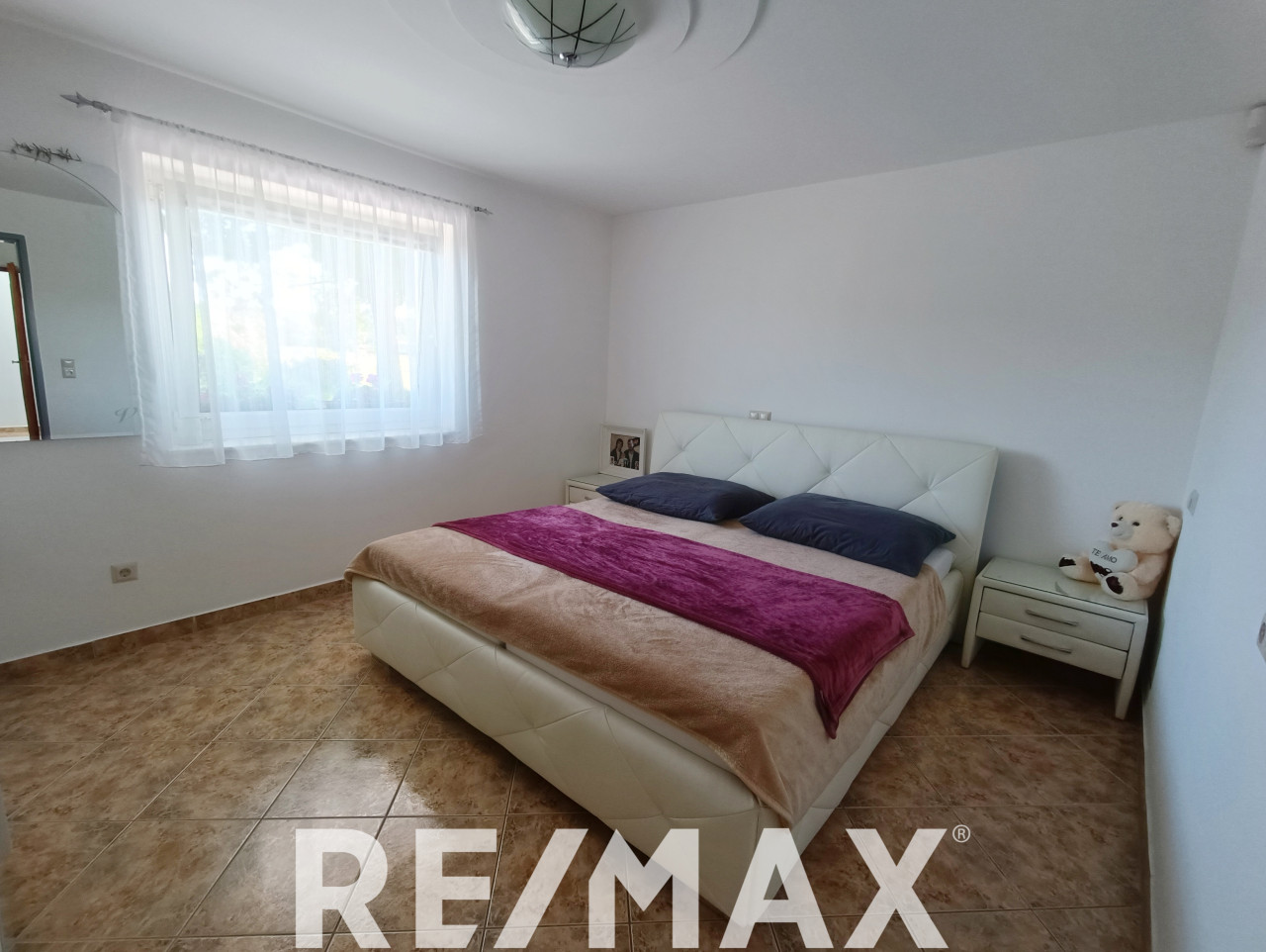 Prostrano imanje sa dva stana na 3120m2 u Derventskom lugu 33