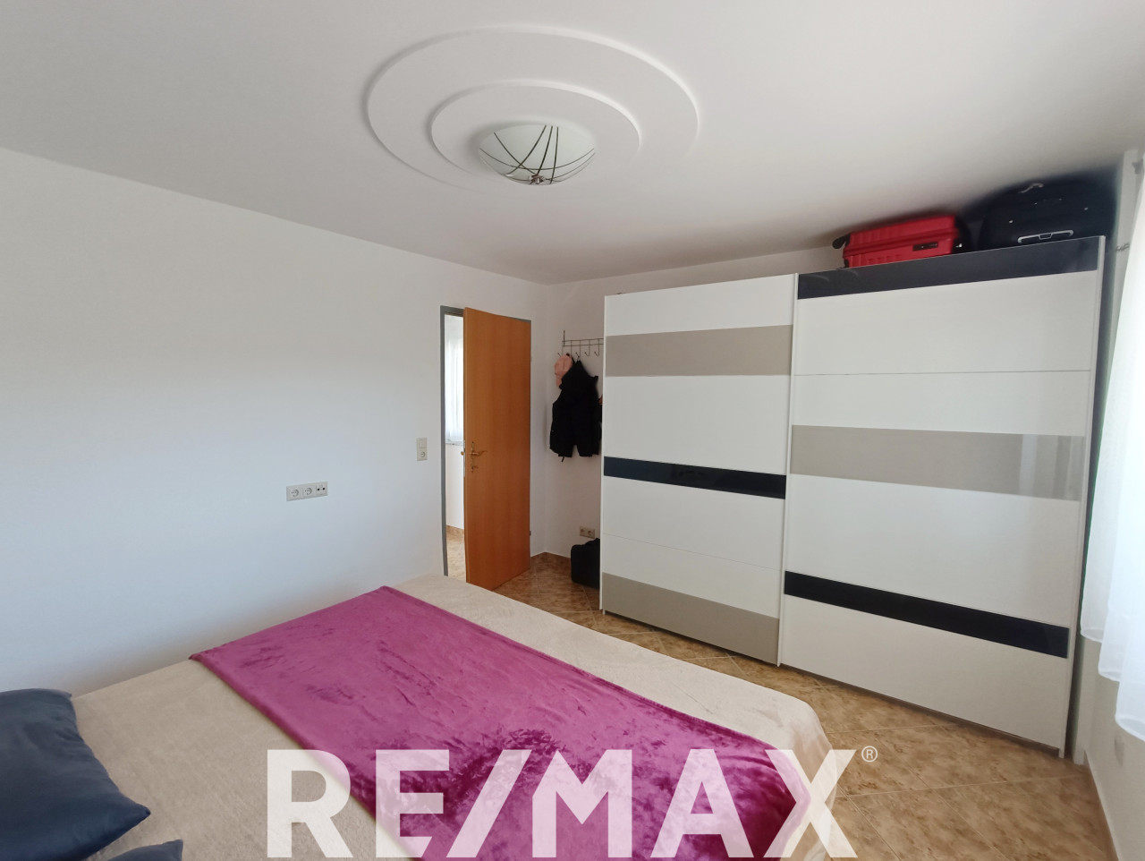 Prostrano imanje sa dva stana na 3120m2 u Derventskom lugu 34