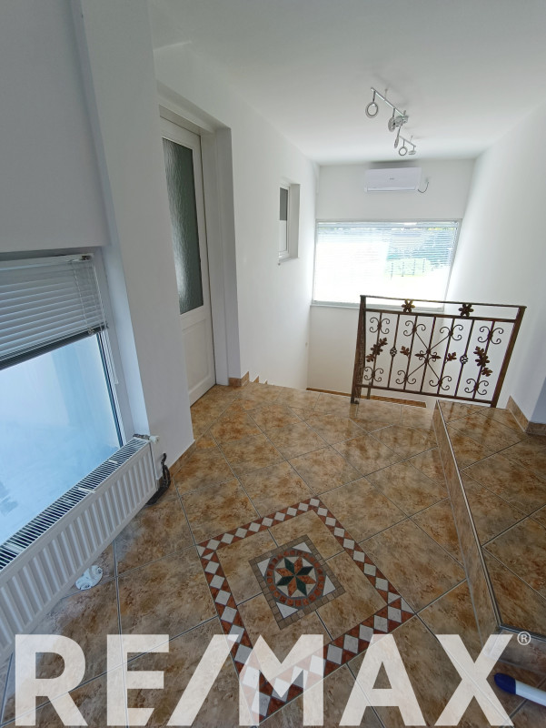 Prostrano imanje sa dva stana na 3120m2 u Derventskom lugu 37