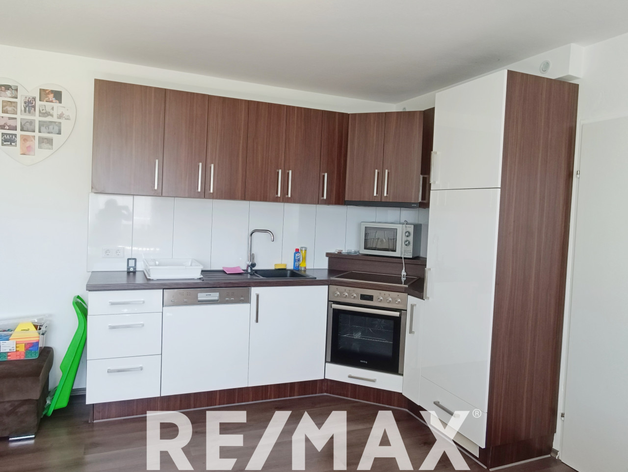 Prostrano imanje sa dva stana na 3120m2 u Derventskom lugu 40