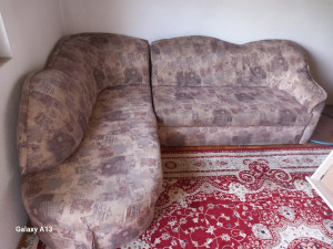 Ugaona garnitura manja na izvlačenje(kao nova)