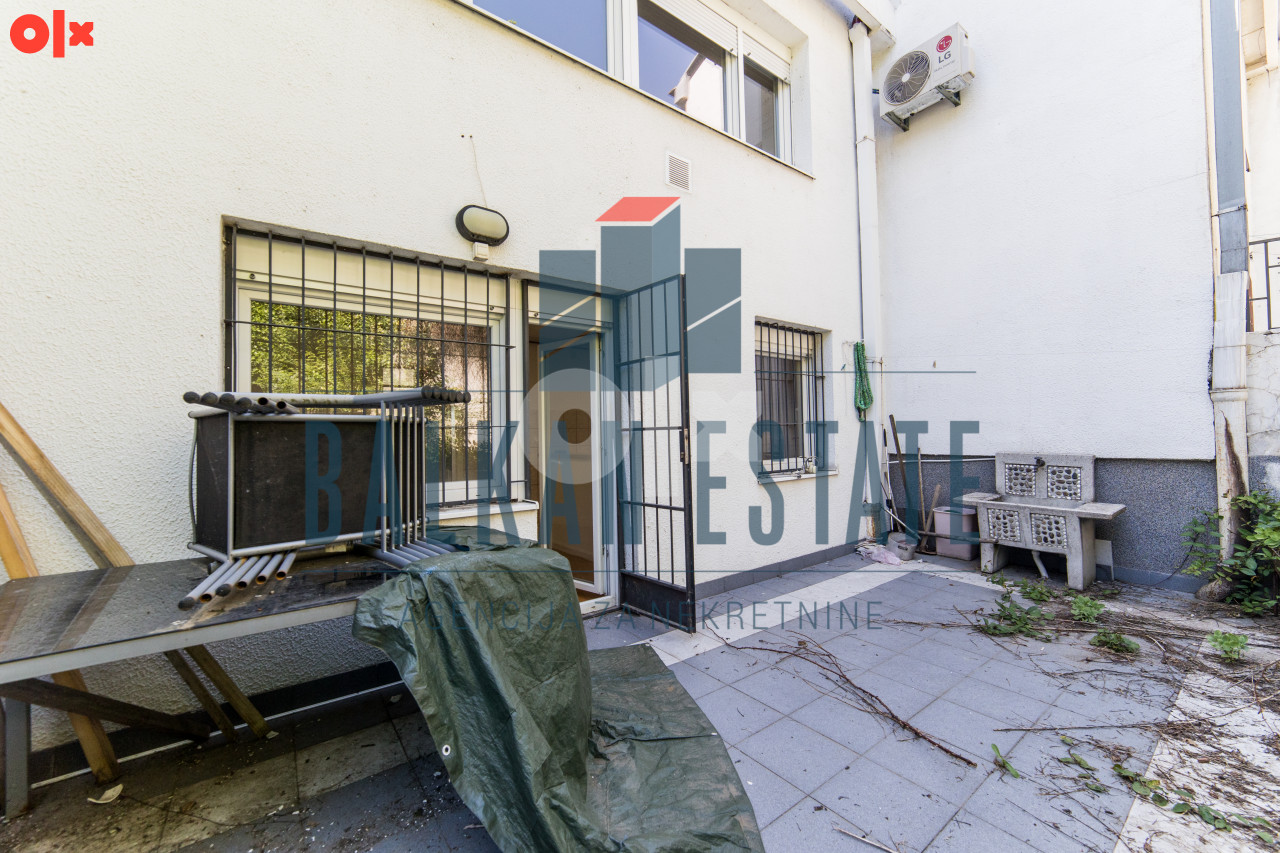 Renovirana kuća u nizu na odličnoj lokaciji | Centar 18