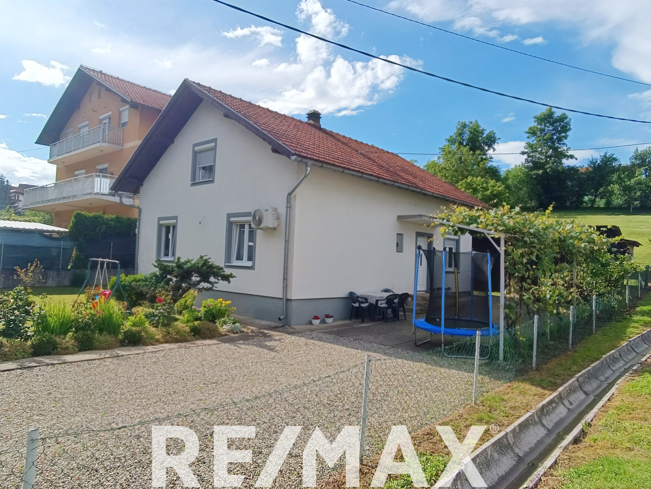 Prodaje se porodična kuća u Laktašima sa duplex konceptom 3
