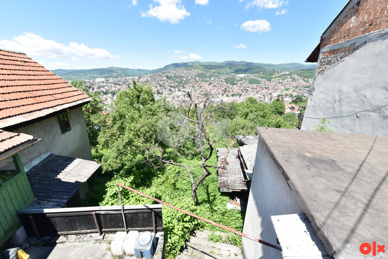 Kuća sa garažom i baštom na parceli 550m2/ Širokača - Stari Grad 3