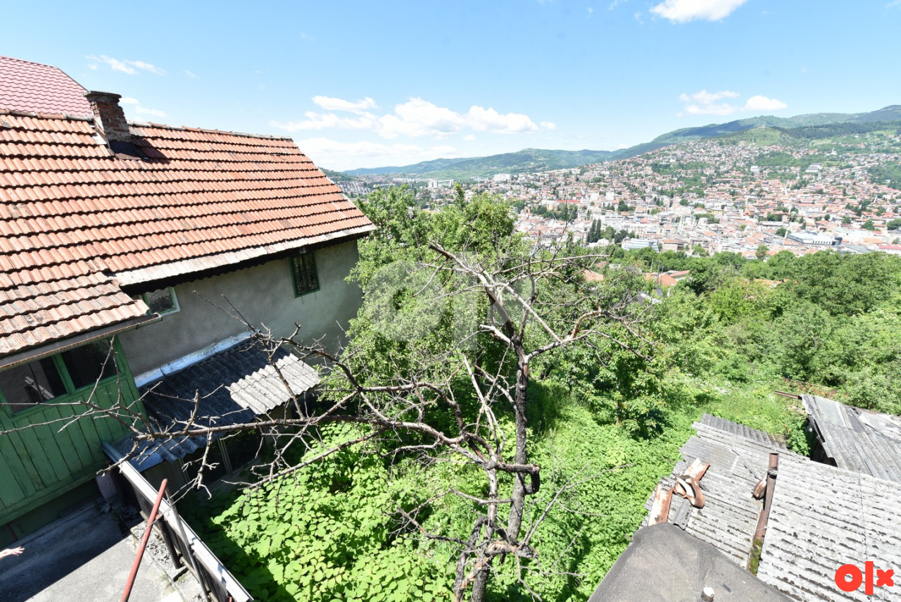 Kuća sa garažom i baštom na parceli 550m2/ Širokača - Stari Grad 2