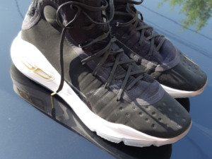UNDER ARMOUR Curry 4 patike za kosarku br.45 kao nove