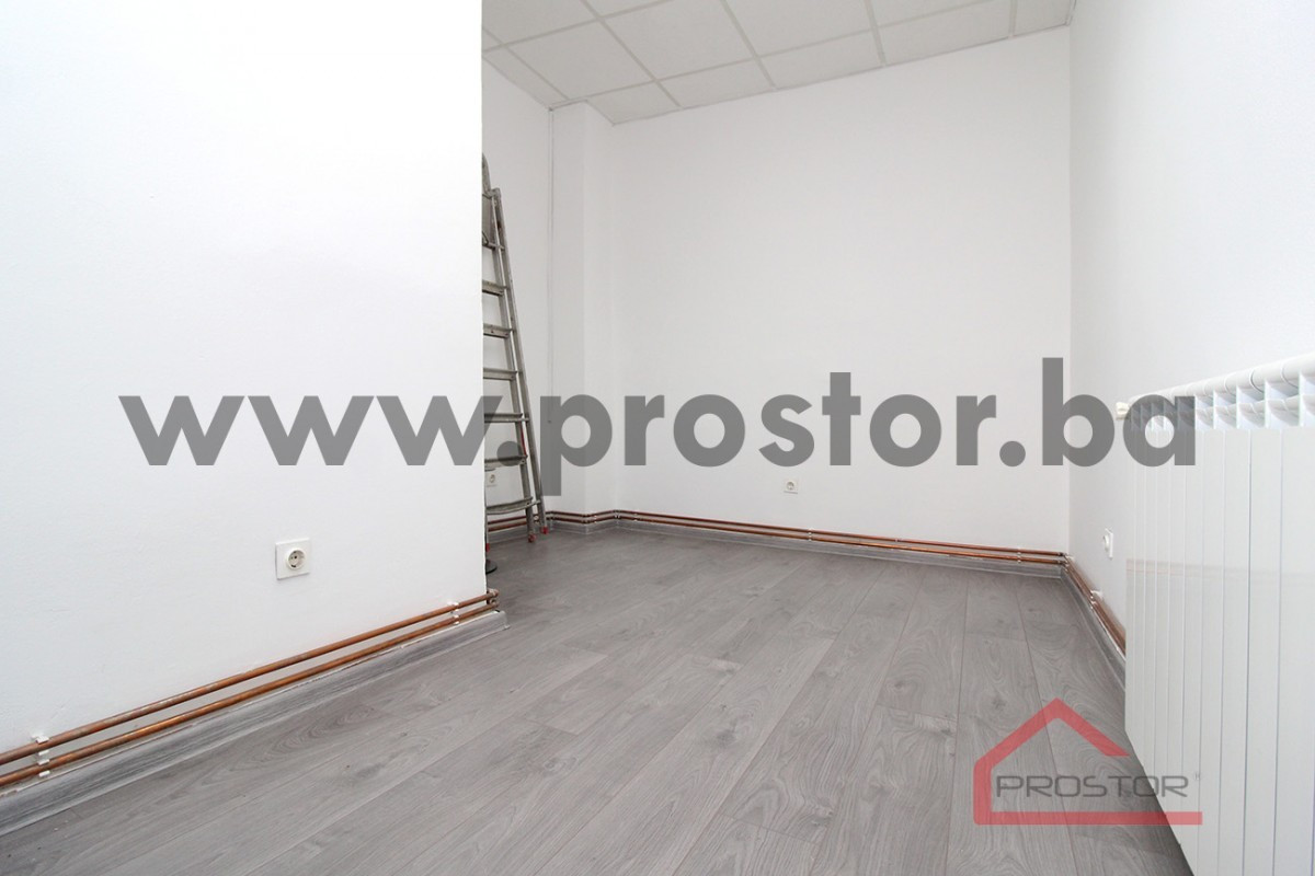 PROSTOR izdaje: Poslovni prostor, 44m2, Grbavica 2