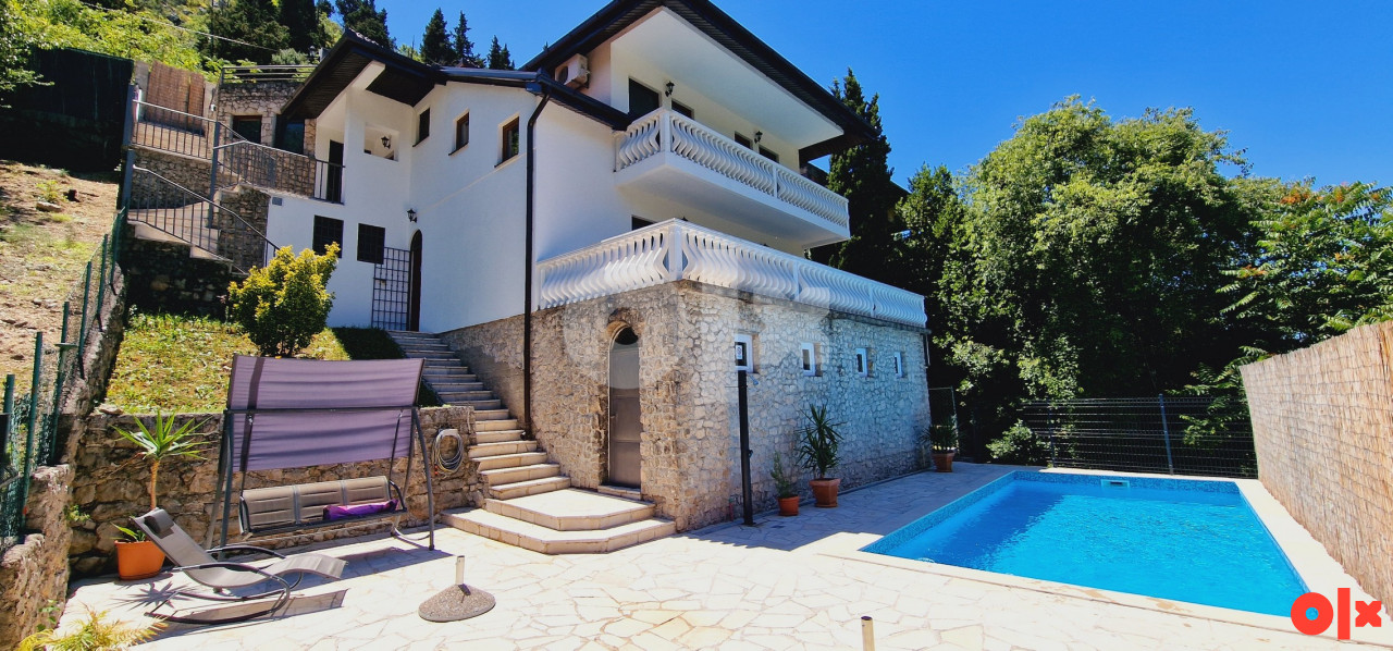 Predivna kuća sa bazenom i panoramskim pogledom na Stolac