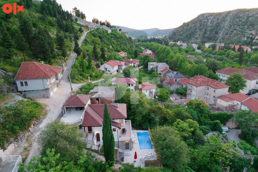 Predivna kuća sa bazenom i panoramskim pogledom na Stolac 6