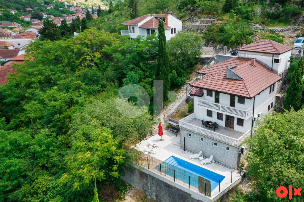 Predivna kuća sa bazenom i panoramskim pogledom na Stolac 7