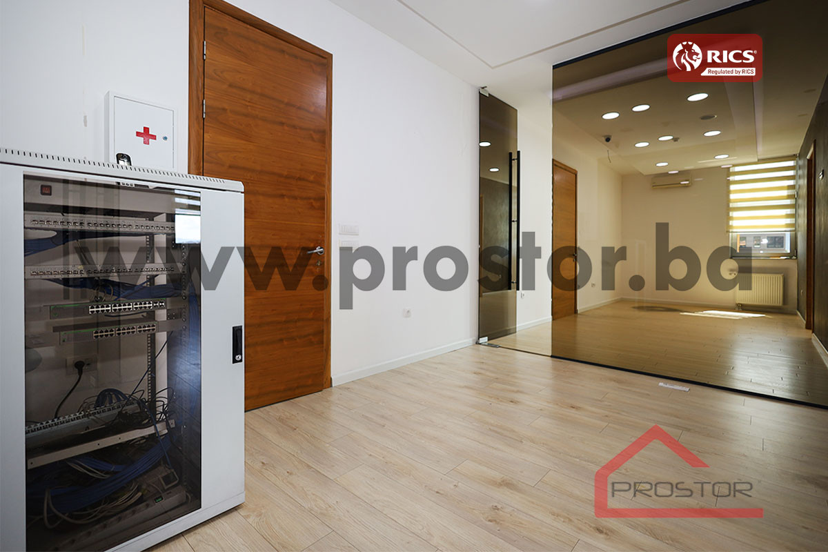 PROSTOR izdaje: Poslovni prostor, 156m2, Stup 6